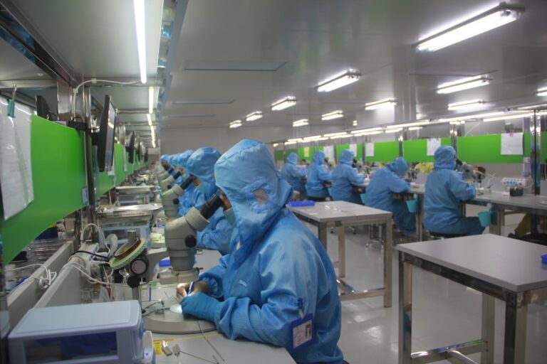 Flow Chemistry Meets SPPS: Continuous Peptide Manufacturing Comes of Age